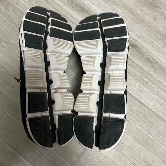 On Cloud Black Women’s Sneakers - Picture 4 of 5